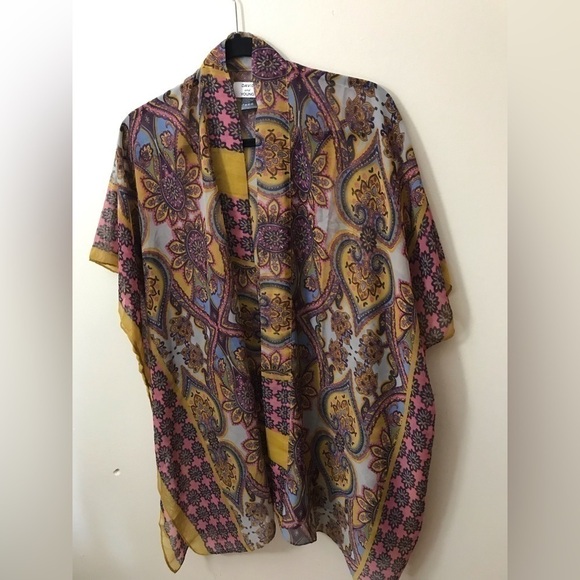 David And Young Womens Semi Sheer Paisley Print Flowy Lightweight Kimono Size OS - Picture 4 of 15